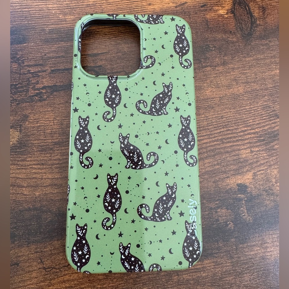 Casely Classic Cat Green iPhone 15 Pro Max Case MagSafe